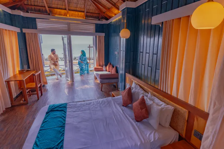 A balcony moment overlooking the shore
